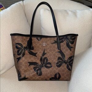 Coach City Tote Bag In Signature Canvas With Bow Print Purse